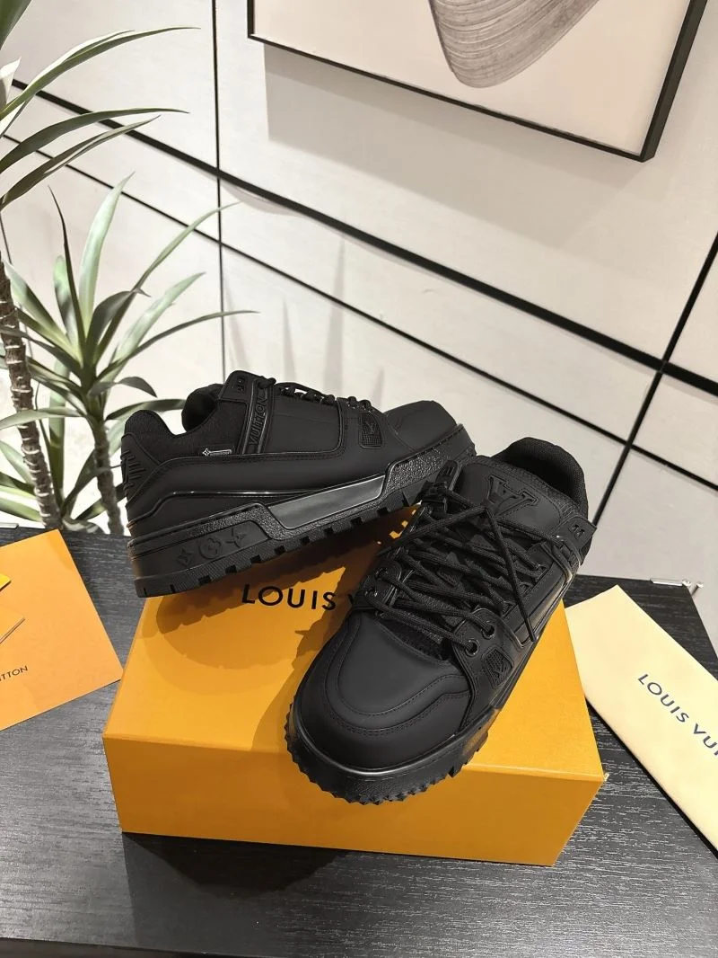 Louis Vuitton Trainer Sneaker Bright 31670