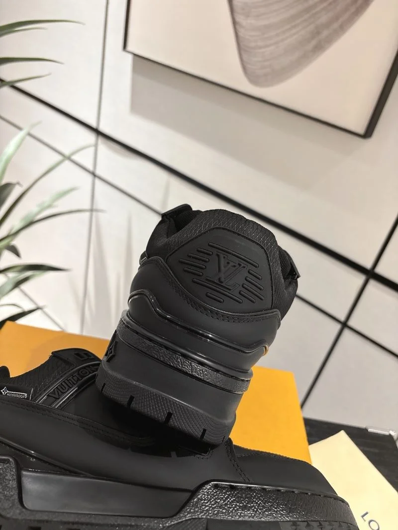 Louis Vuitton Trainer Sneaker Bright 31670