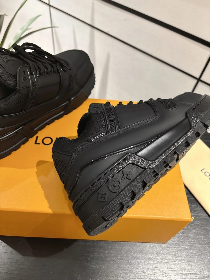 Louis Vuitton Trainer Sneaker Bright 31670