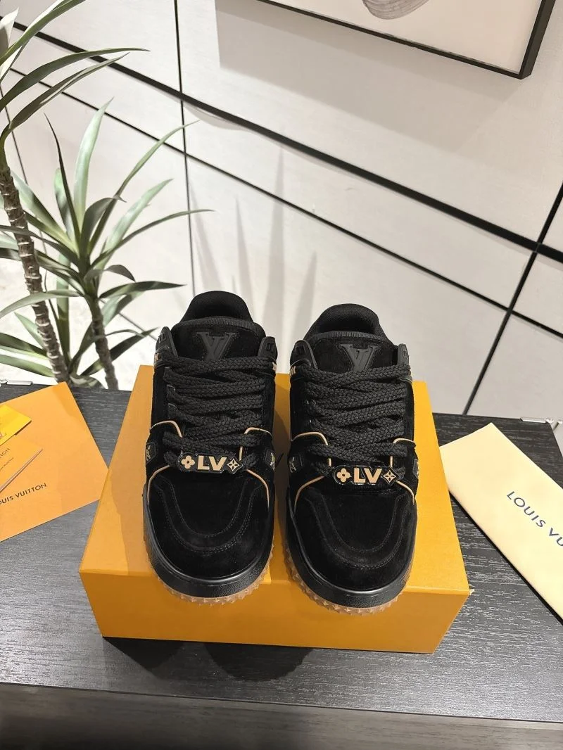 Flexible Louis Vuitton Trainer Sneaker 31677