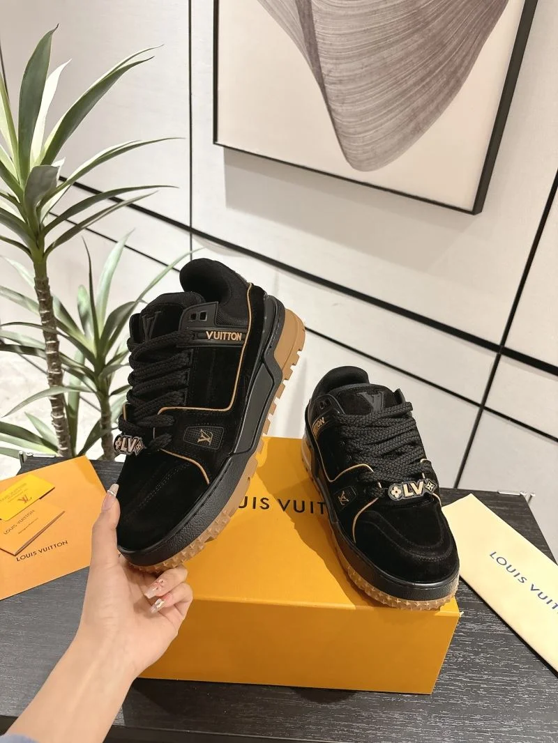 Flexible Louis Vuitton Trainer Sneaker 31677