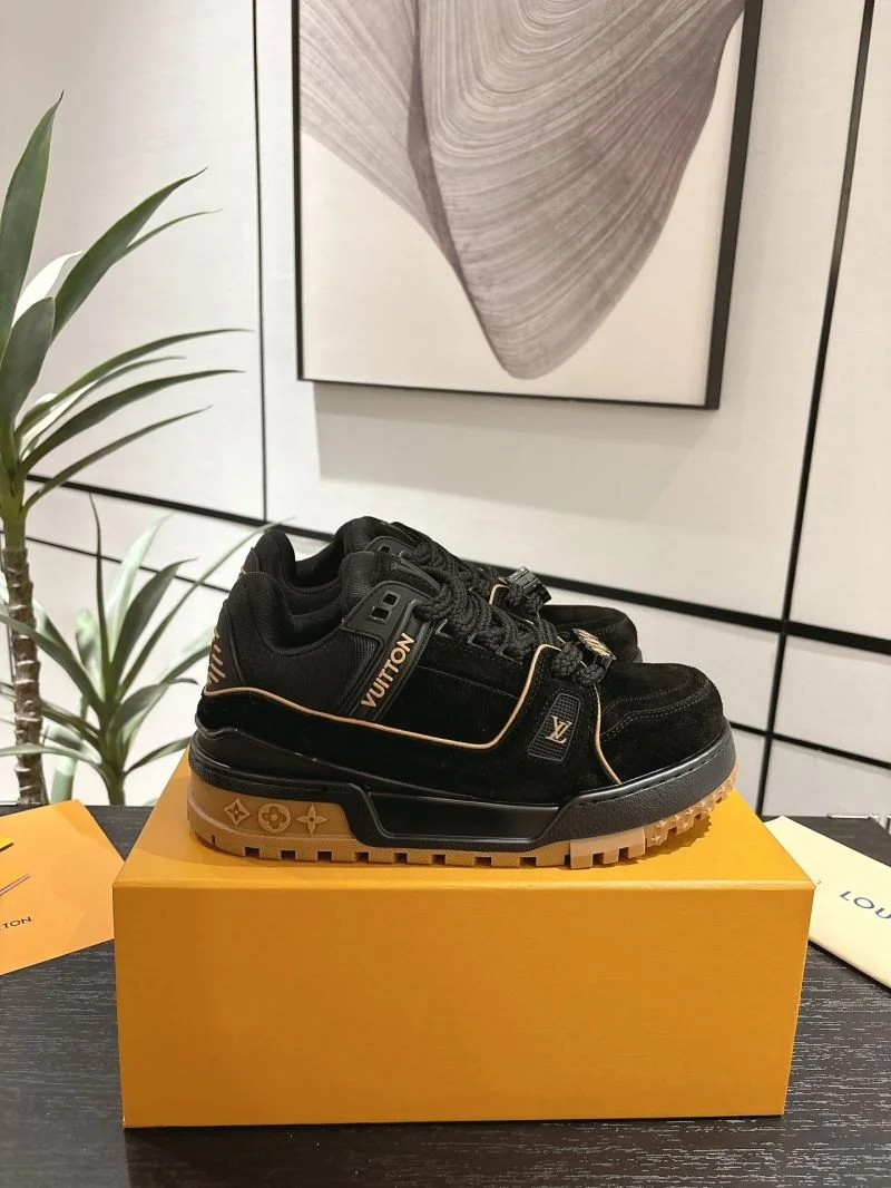 Flexible Louis Vuitton Trainer Sneaker 31677