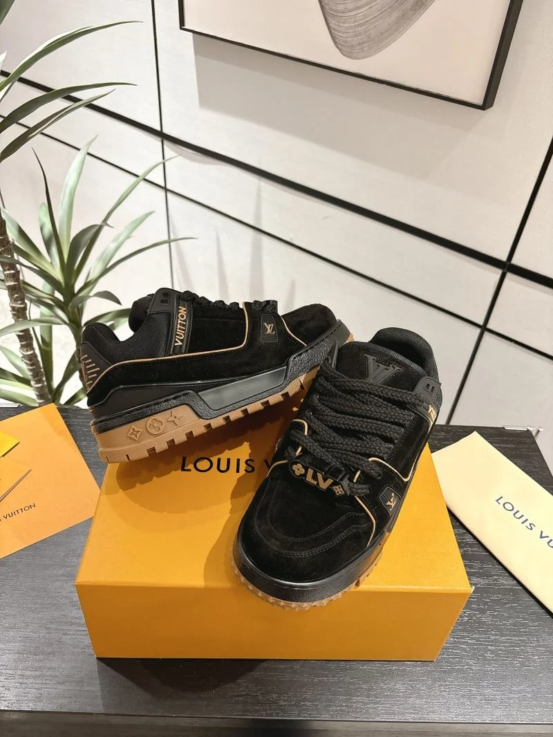 Flexible Louis Vuitton Trainer Sneaker 31677