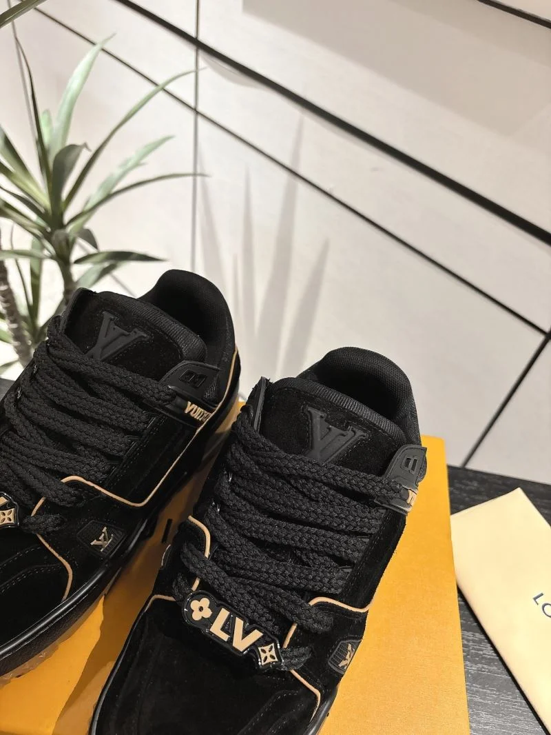 Flexible Louis Vuitton Trainer Sneaker 31677