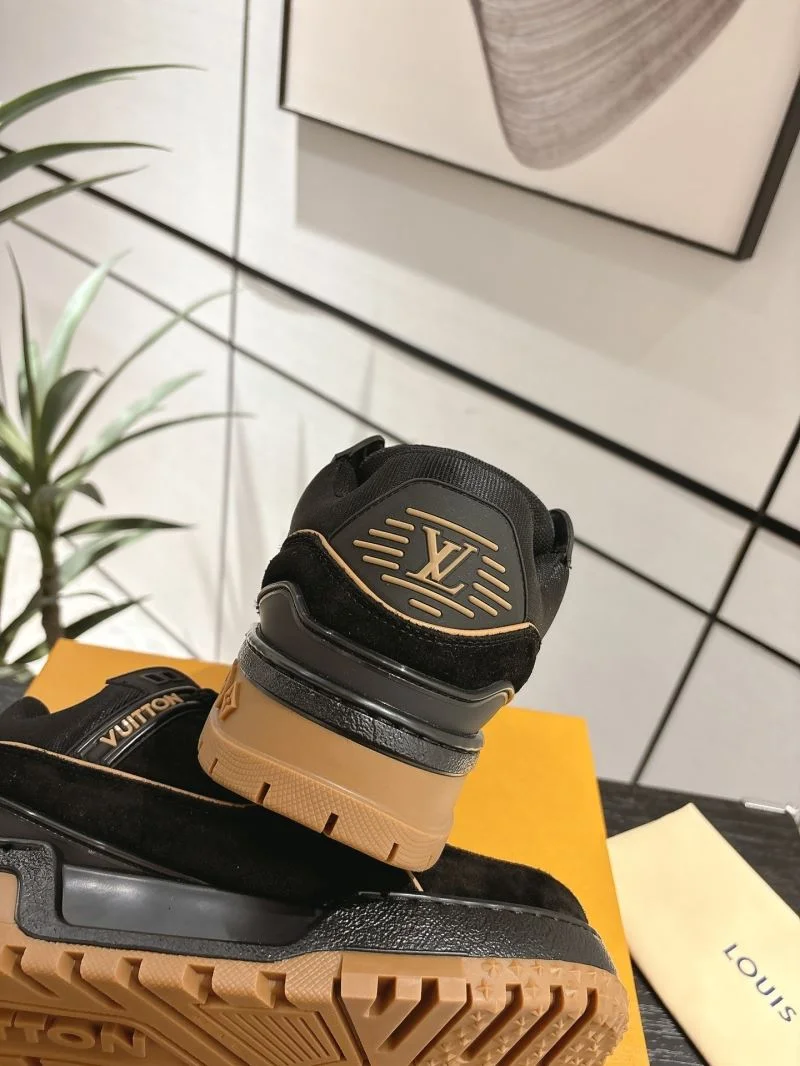 Flexible Louis Vuitton Trainer Sneaker 31677