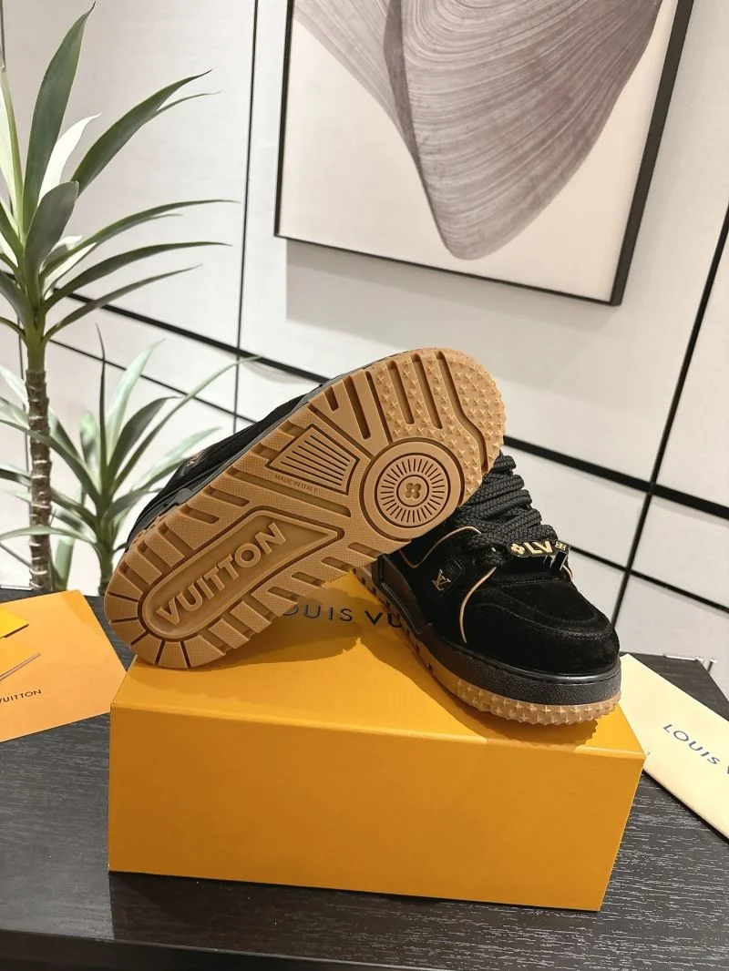 Flexible Louis Vuitton Trainer Sneaker 31677