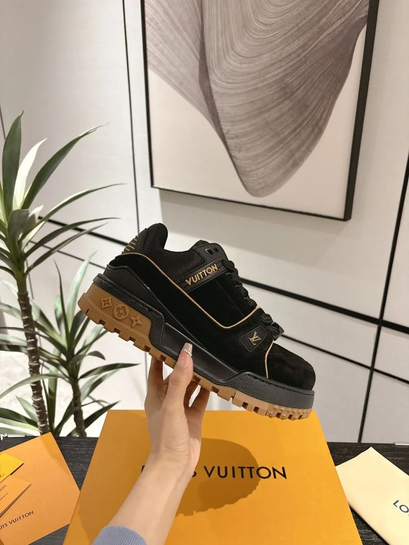 Flexible Louis Vuitton Trainer Sneaker 31677