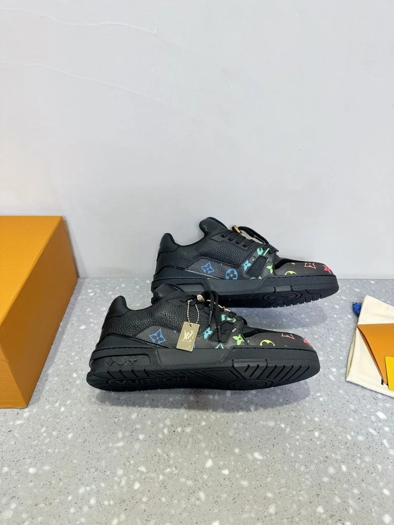 Trendsetting Louis Vuitton Trainer Sneaker 31674