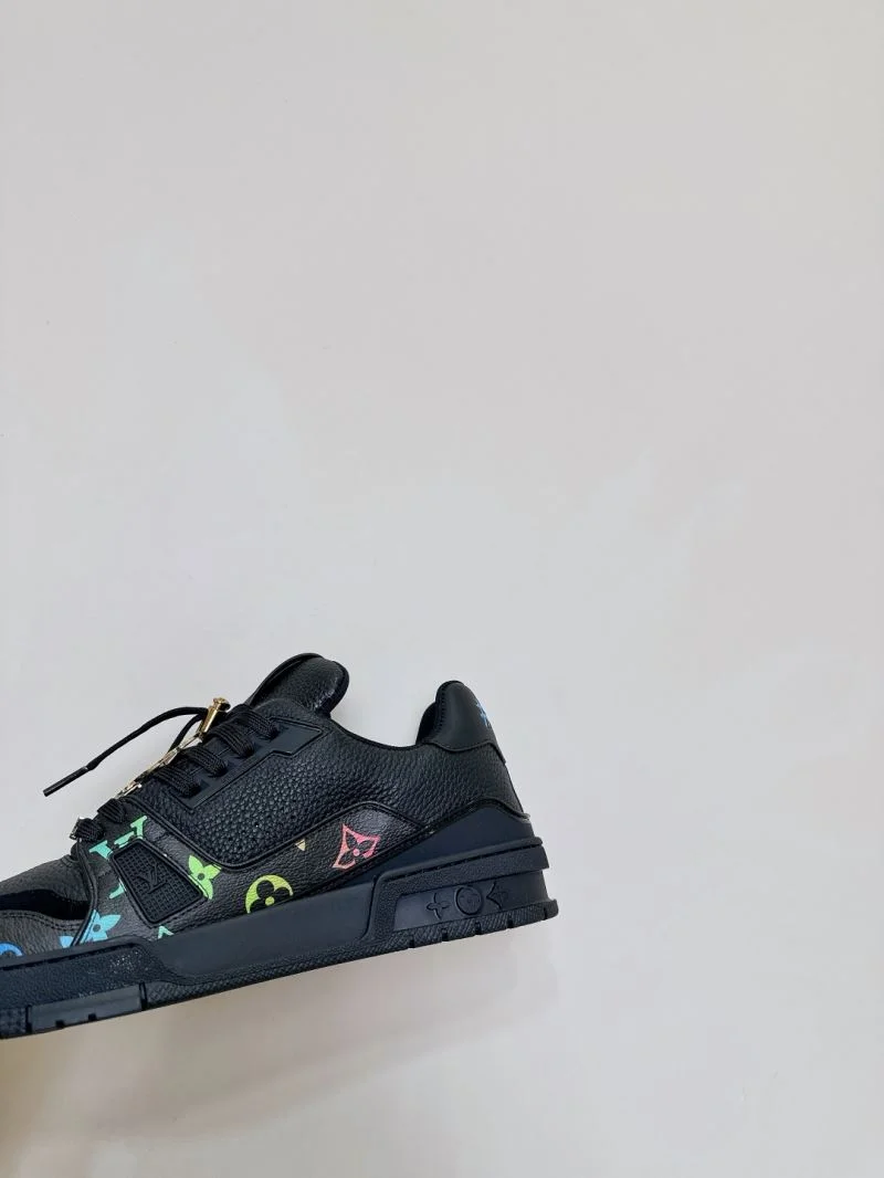 Trendsetting Louis Vuitton Trainer Sneaker 31674