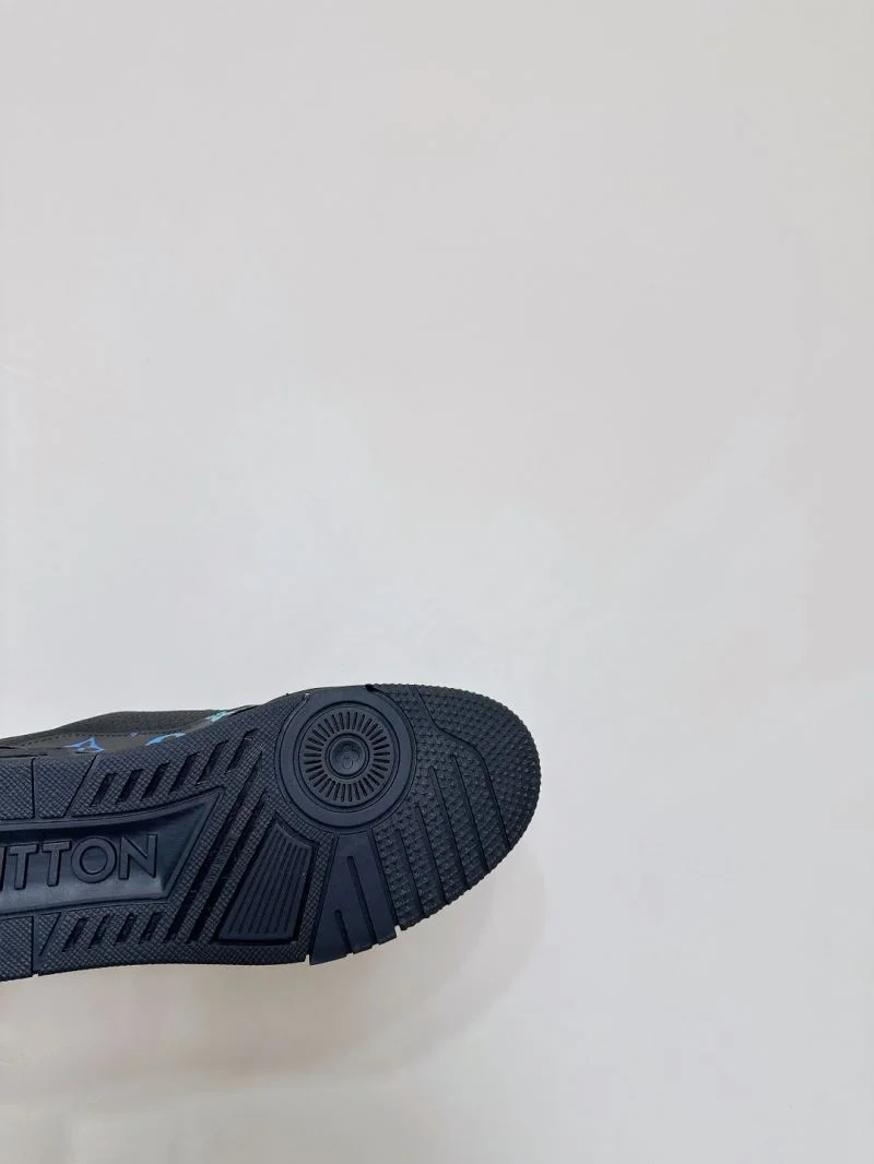Trendsetting Louis Vuitton Trainer Sneaker 31674