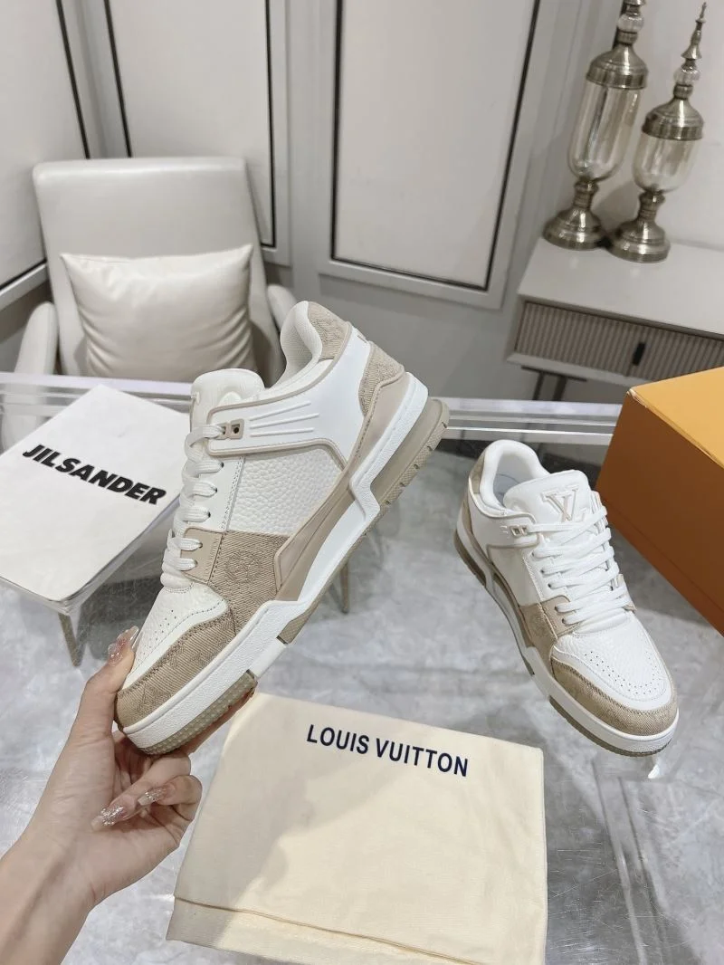 MultiPurpose Louis Vuitton Trainer Sneaker 31653