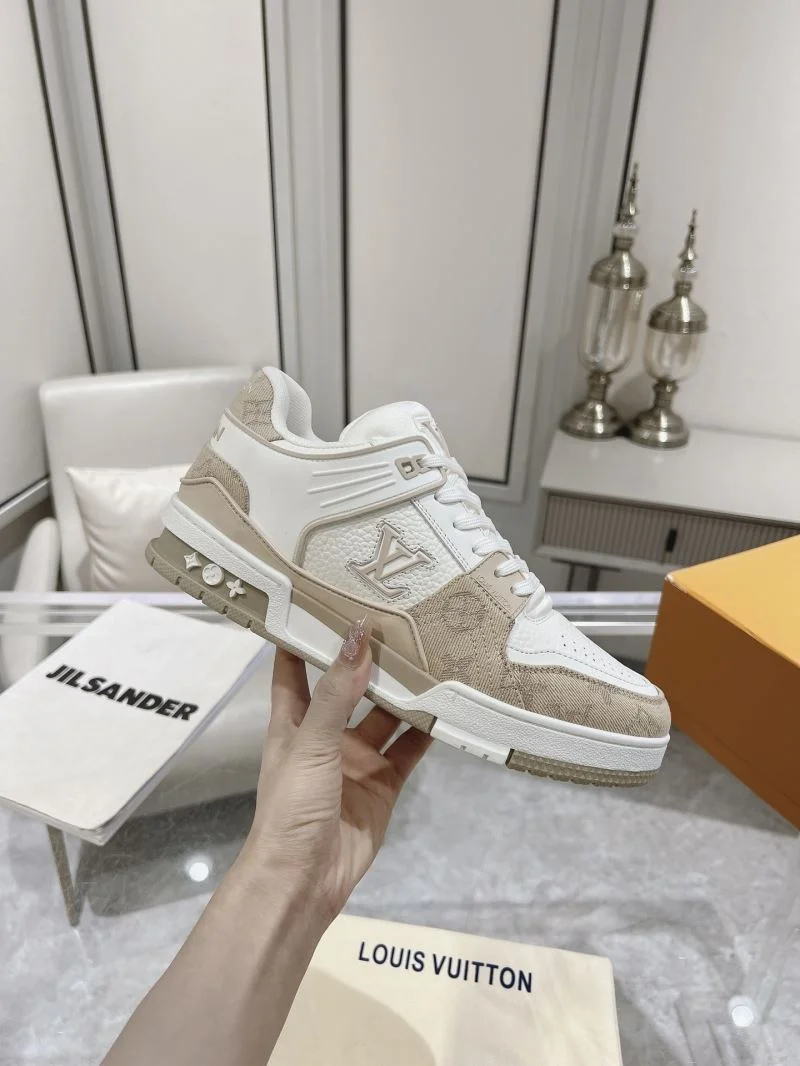 MultiPurpose Louis Vuitton Trainer Sneaker 31653