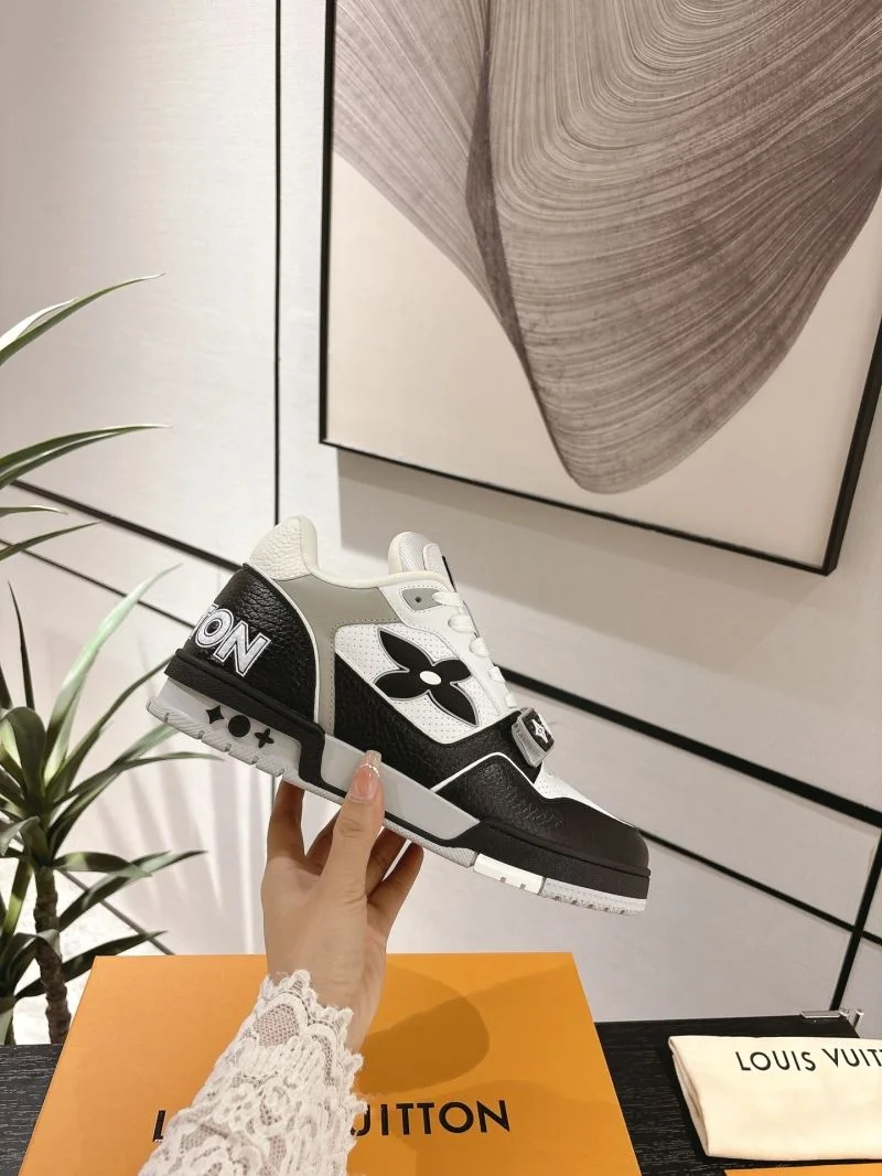 Attractive Louis Vuitton Trainer Sneaker 31665