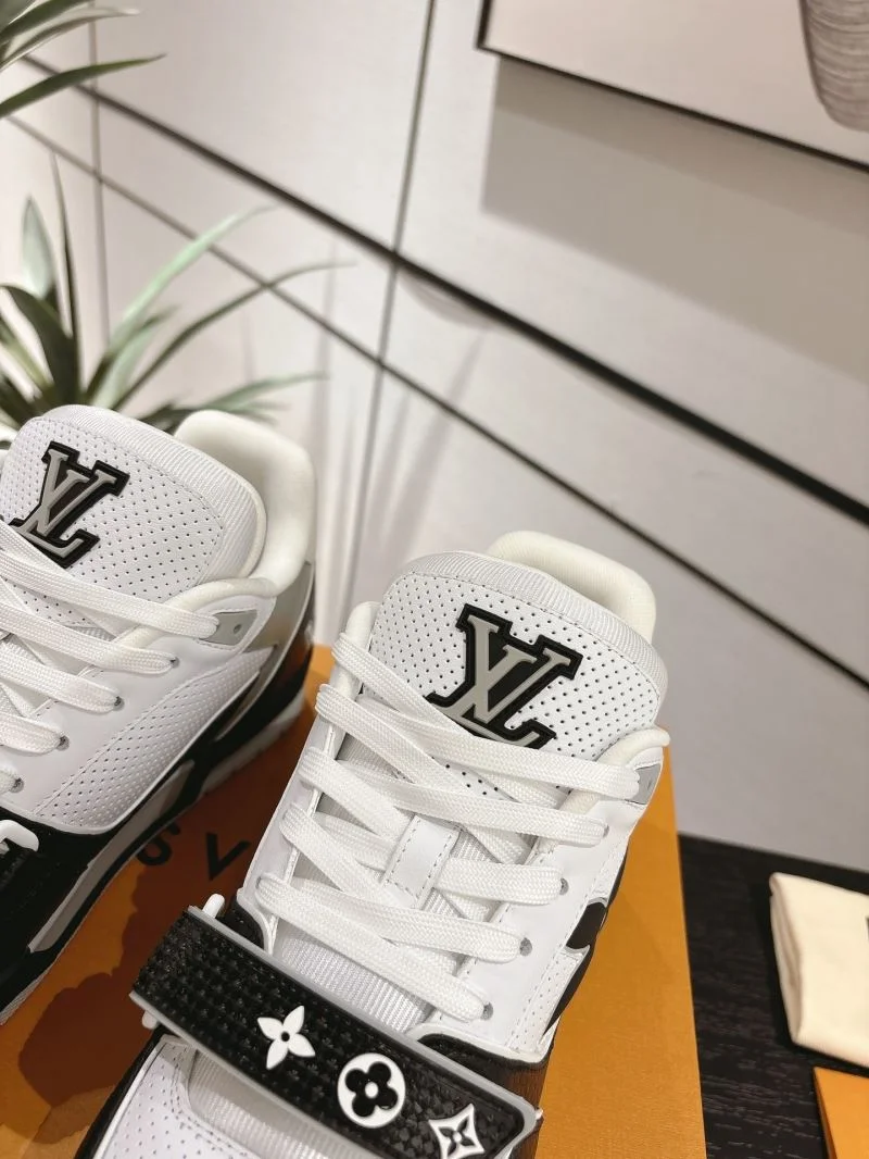 Attractive Louis Vuitton Trainer Sneaker 31665