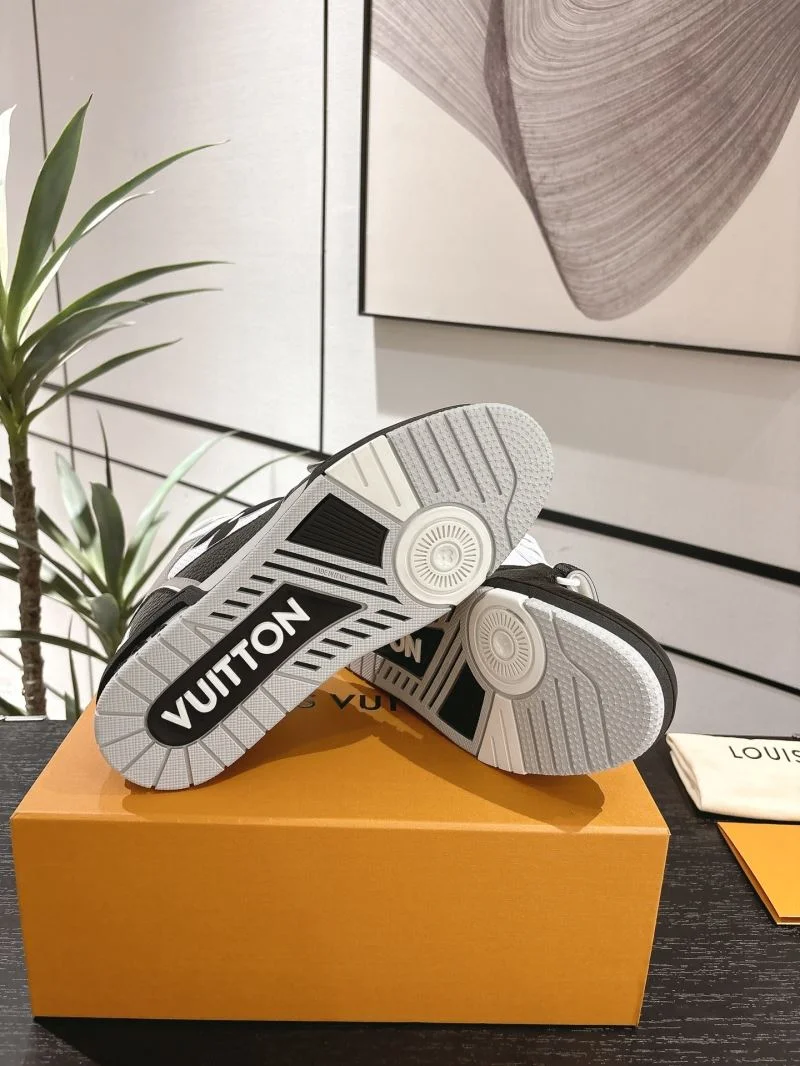 Attractive Louis Vuitton Trainer Sneaker 31665