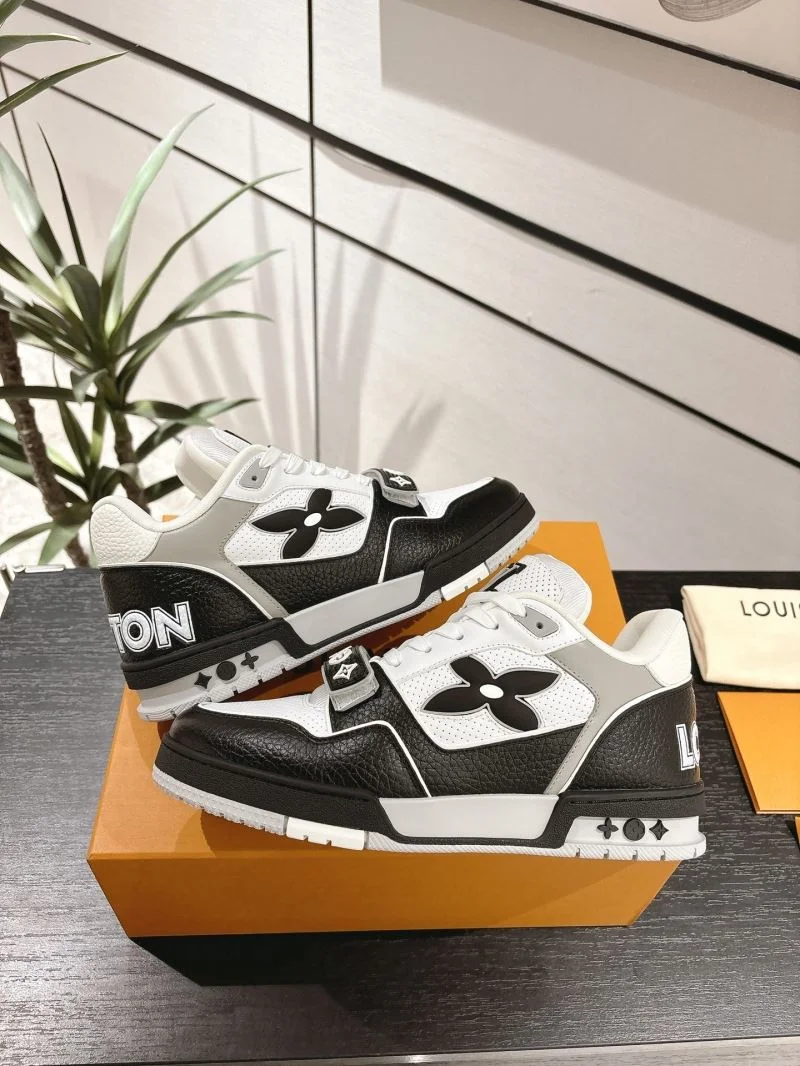 Attractive Louis Vuitton Trainer Sneaker 31665