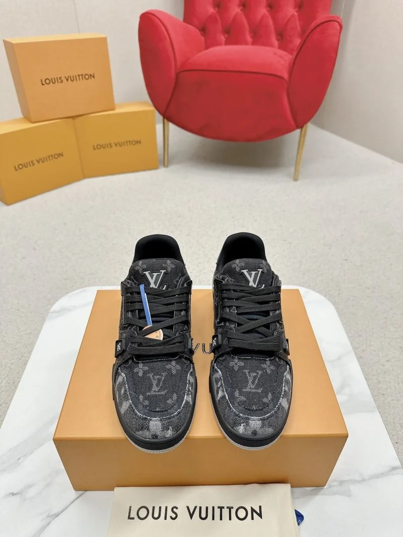 Louis Vuitton Trainer Sneaker Sophisticated 31664
