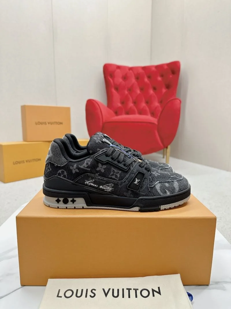 Louis Vuitton Trainer Sneaker Sophisticated 31664