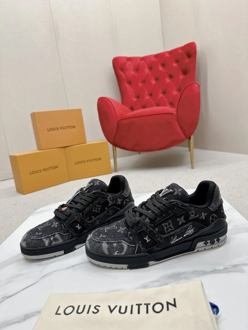 Louis Vuitton Trainer Sneaker Sophisticated 31664