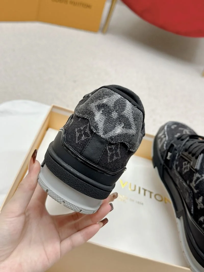 Louis Vuitton Trainer Sneaker Sophisticated 31664