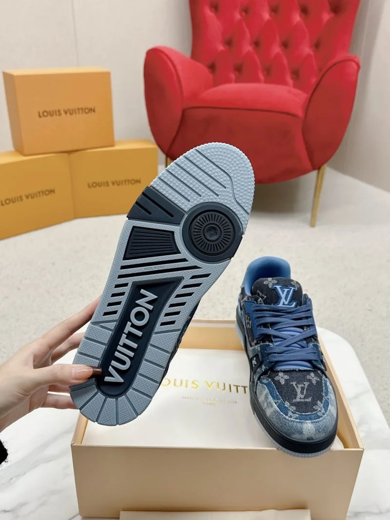Louis Vuitton Trainer Sneaker Refined 31648