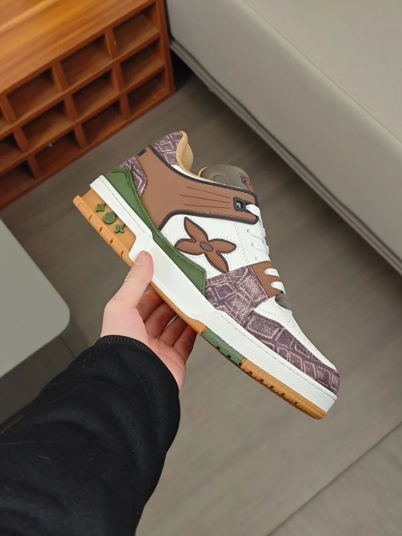 Stretchable Louis Vuitton Trainer Sneaker 32561