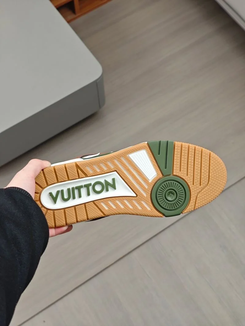 Stretchable Louis Vuitton Trainer Sneaker 32561