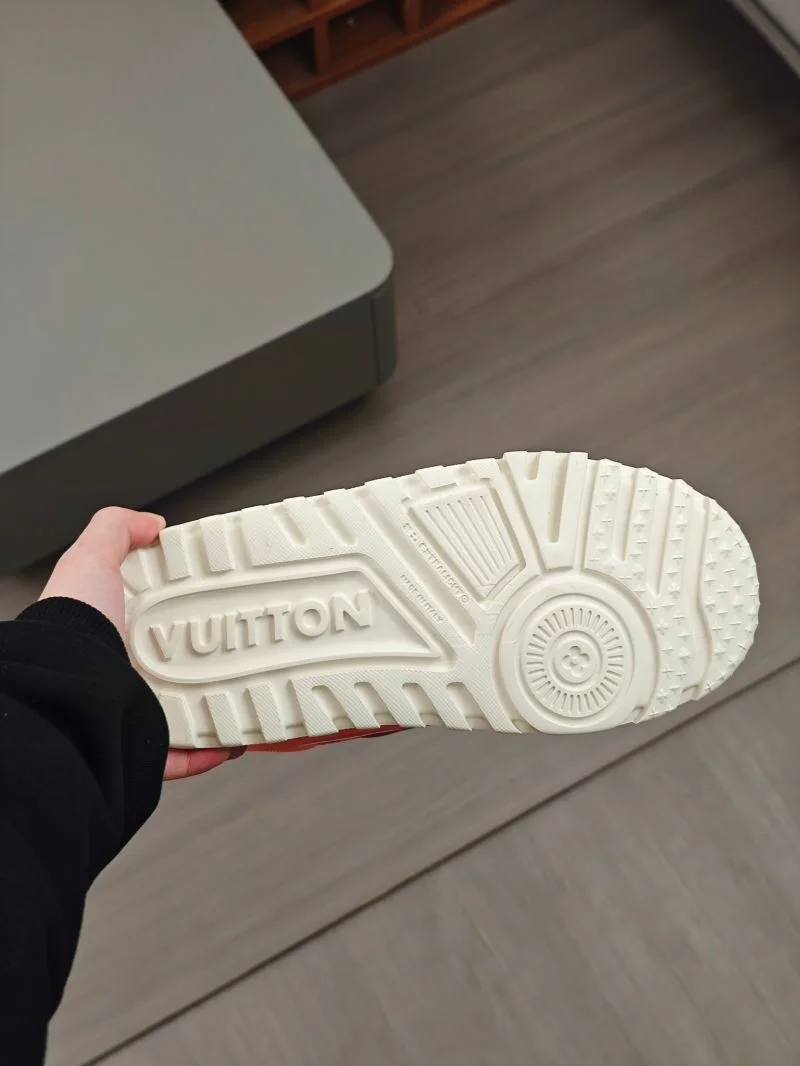 Effortless Louis Vuitton Trainer Sneaker 32571