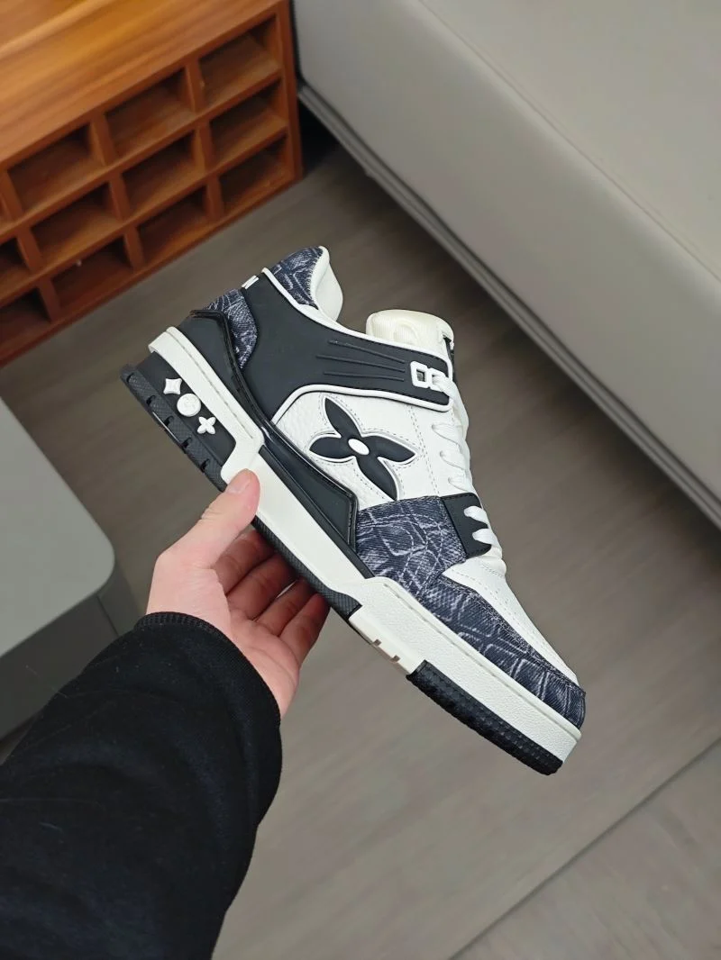 Louis Vuitton Trainer Sneaker TechFriendly 32565