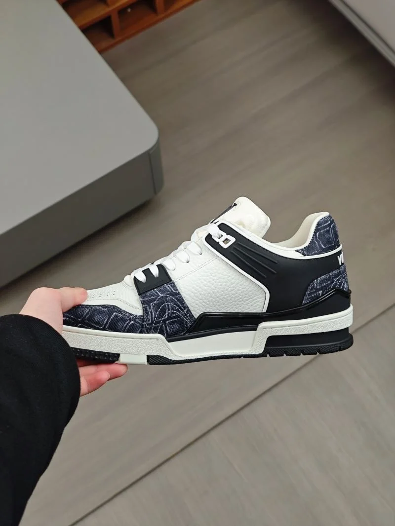 Louis Vuitton Trainer Sneaker TechFriendly 32565