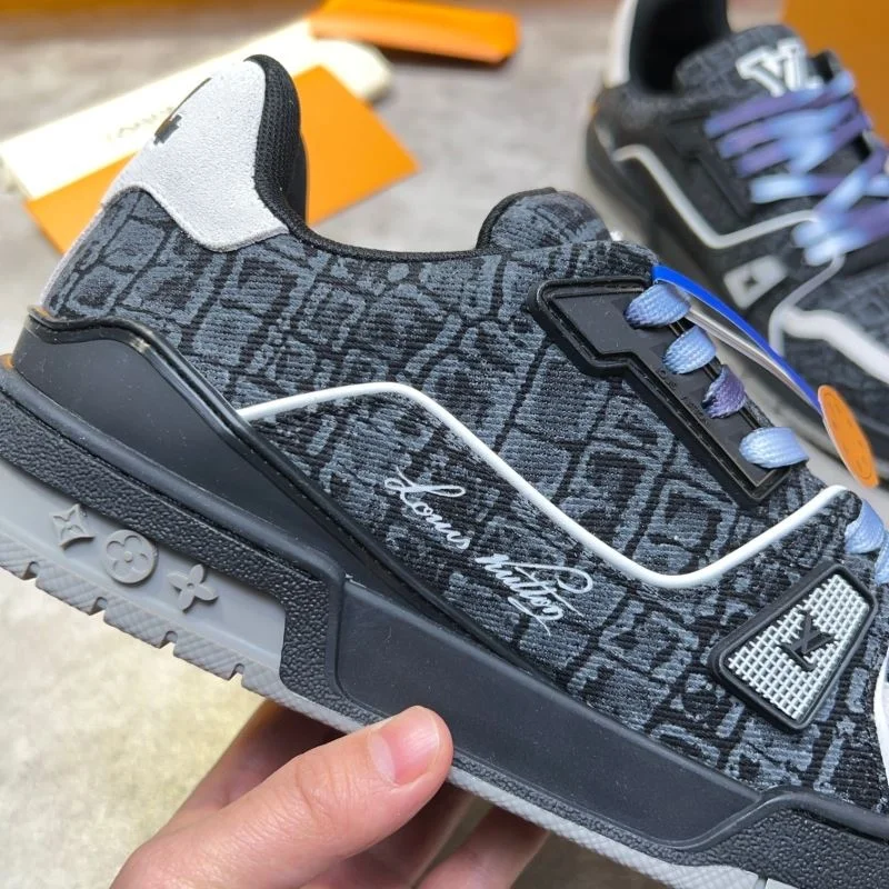 Affordable Louis Vuitton Trainer Sneaker 32563
