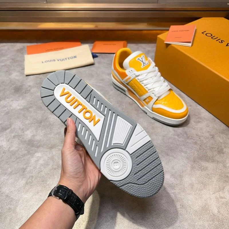 Neat Louis Vuitton Trainer Sneaker 32556