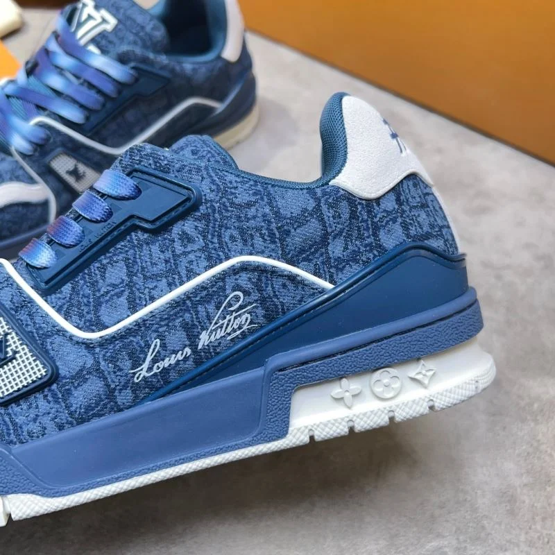 Louis Vuitton Trainer Sneaker Functional 32553