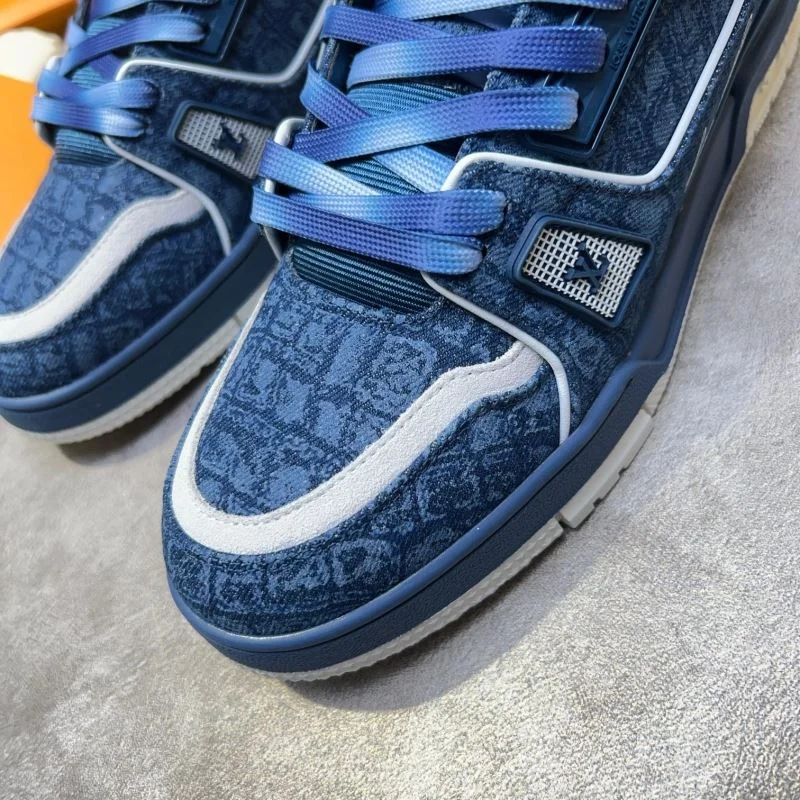 Louis Vuitton Trainer Sneaker Functional 32553