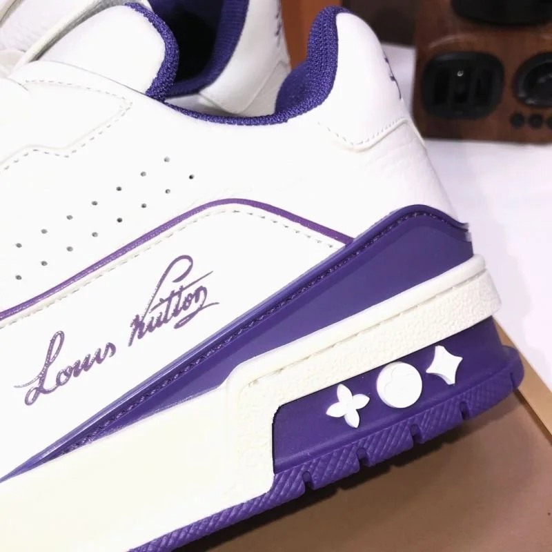 Stretchable Louis Vuitton Trainer Sneaker 32533