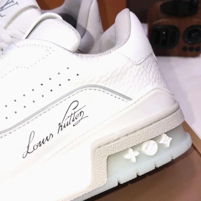 Louis Vuitton Trainer Sneaker Elegant 32534