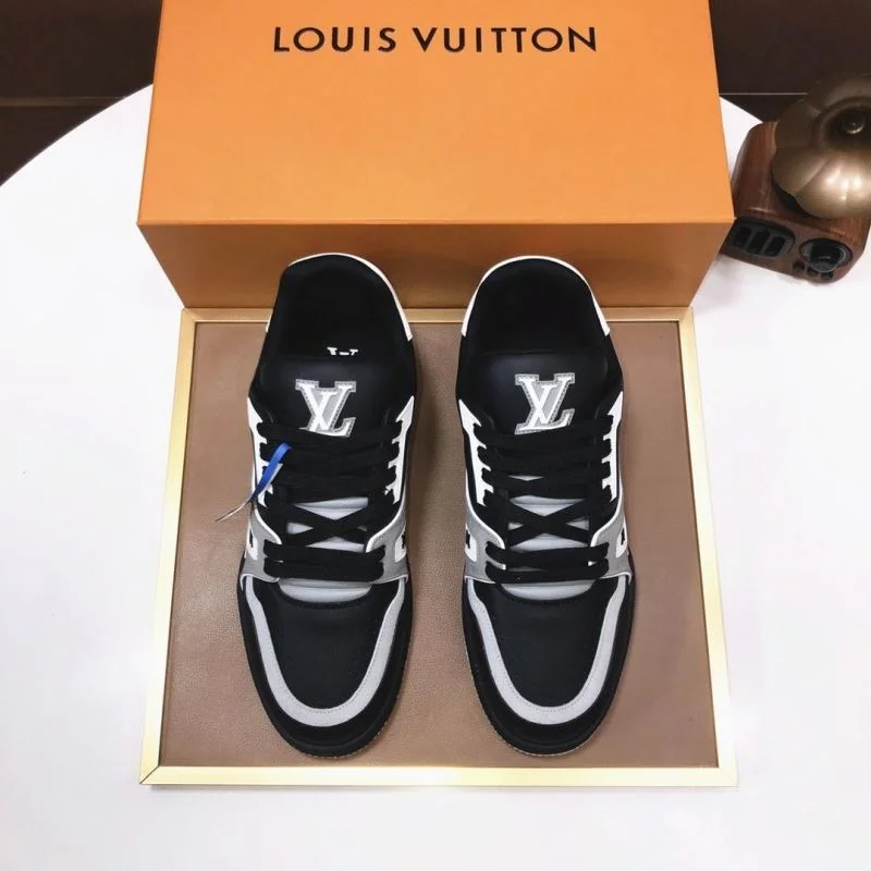 Stylish Louis Vuitton Trainer Sneaker 32529