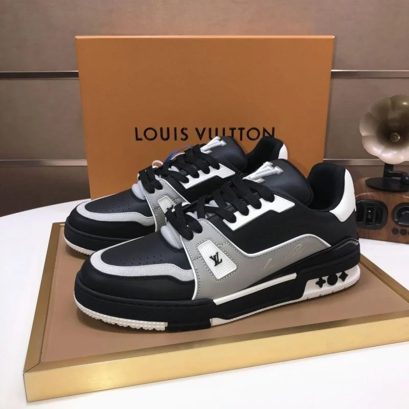 Stylish Louis Vuitton Trainer Sneaker 32529