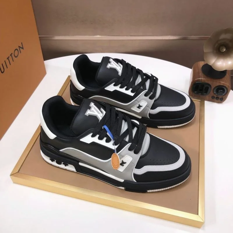Stylish Louis Vuitton Trainer Sneaker 32529