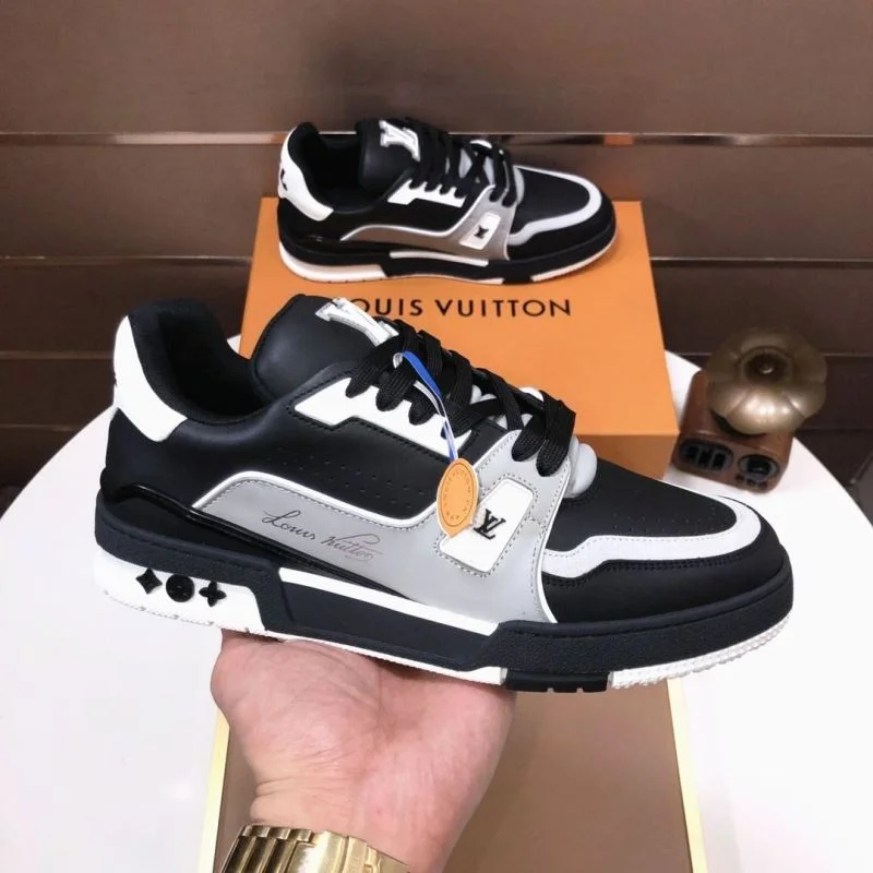Stylish Louis Vuitton Trainer Sneaker 32529