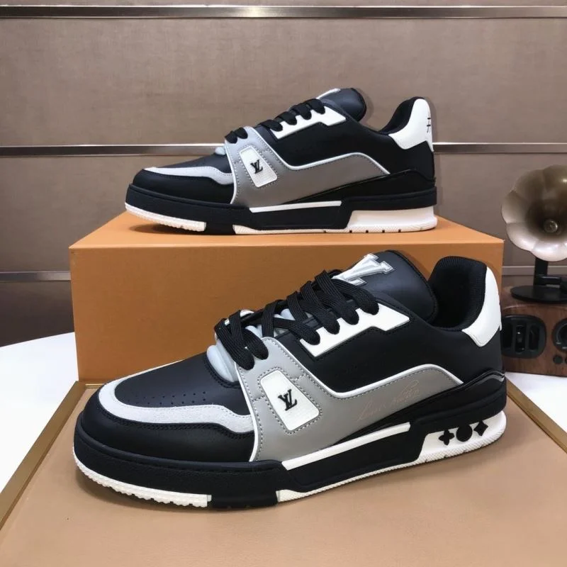Stylish Louis Vuitton Trainer Sneaker 32529