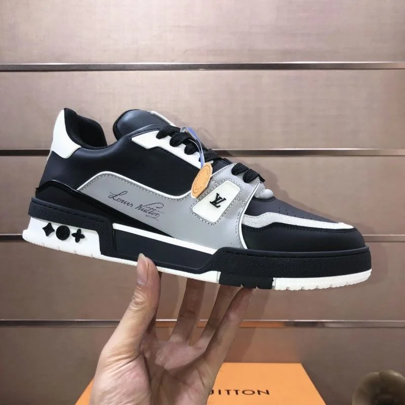 Stylish Louis Vuitton Trainer Sneaker 32529