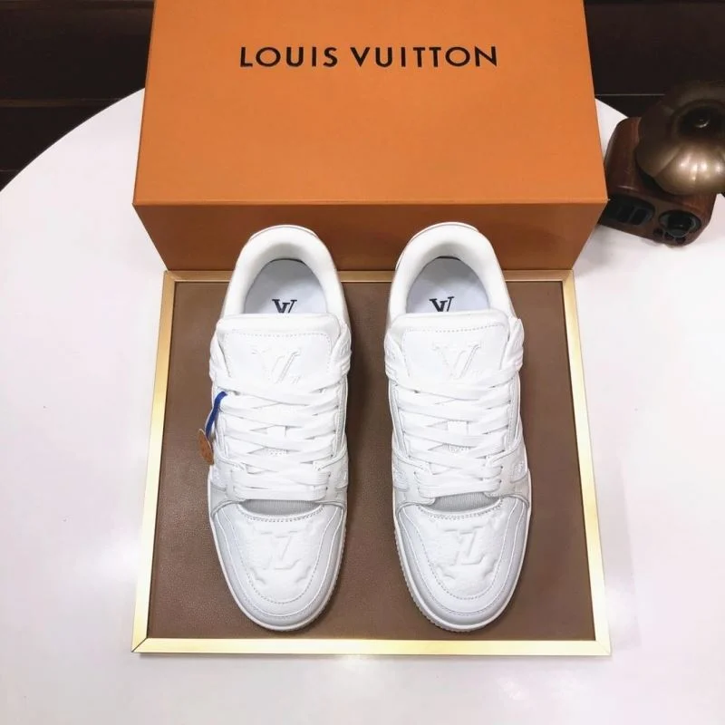 Louis Vuitton Trainer Sneaker Versatile 32517
