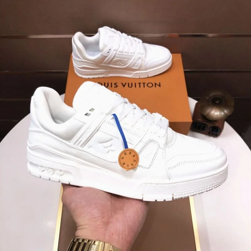 Louis Vuitton Trainer Sneaker Versatile 32517