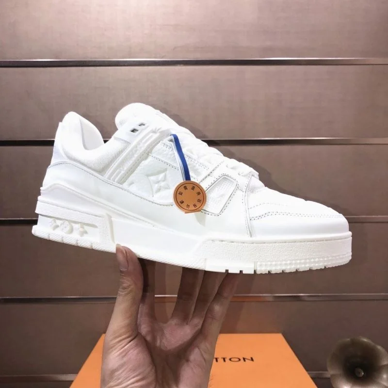 Louis Vuitton Trainer Sneaker Versatile 32517