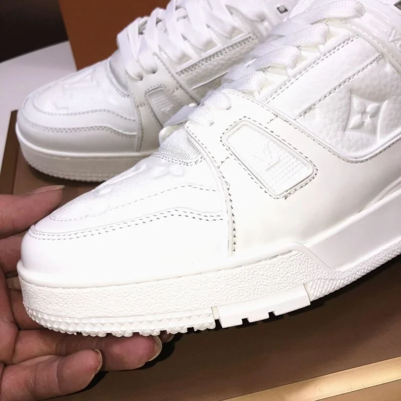 Louis Vuitton Trainer Sneaker Versatile 32517