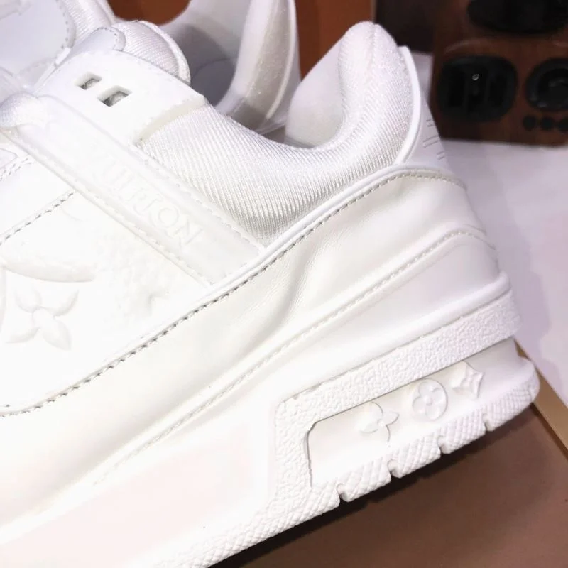 Louis Vuitton Trainer Sneaker Versatile 32517