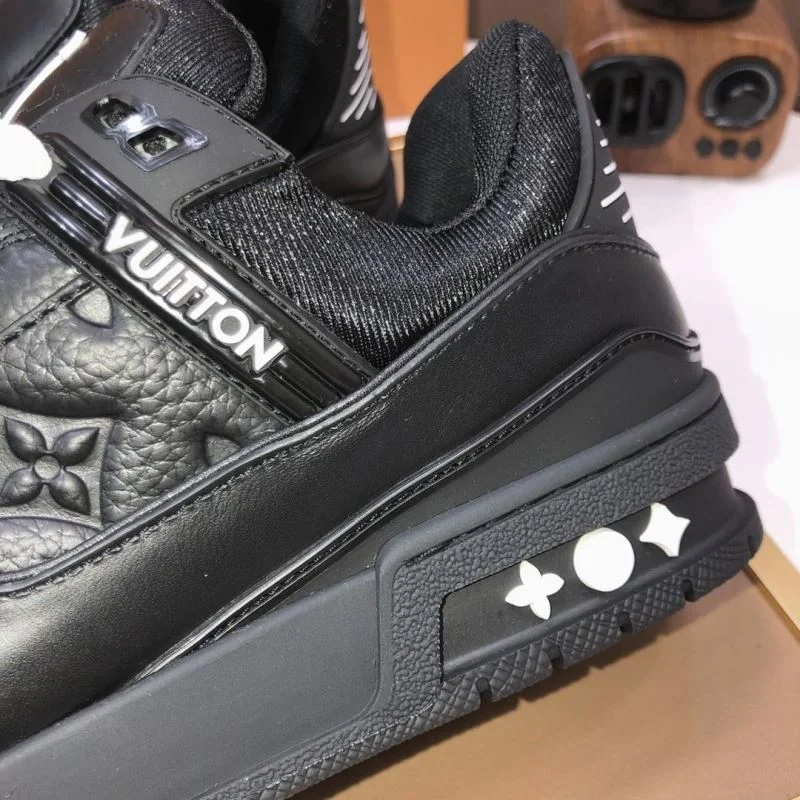 Louis Vuitton Trainer Sneaker Bright 32531