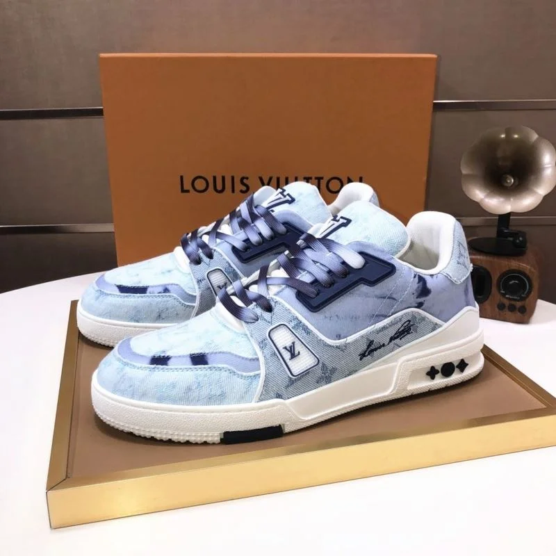Timeless Louis Vuitton Trainer Sneaker 32528