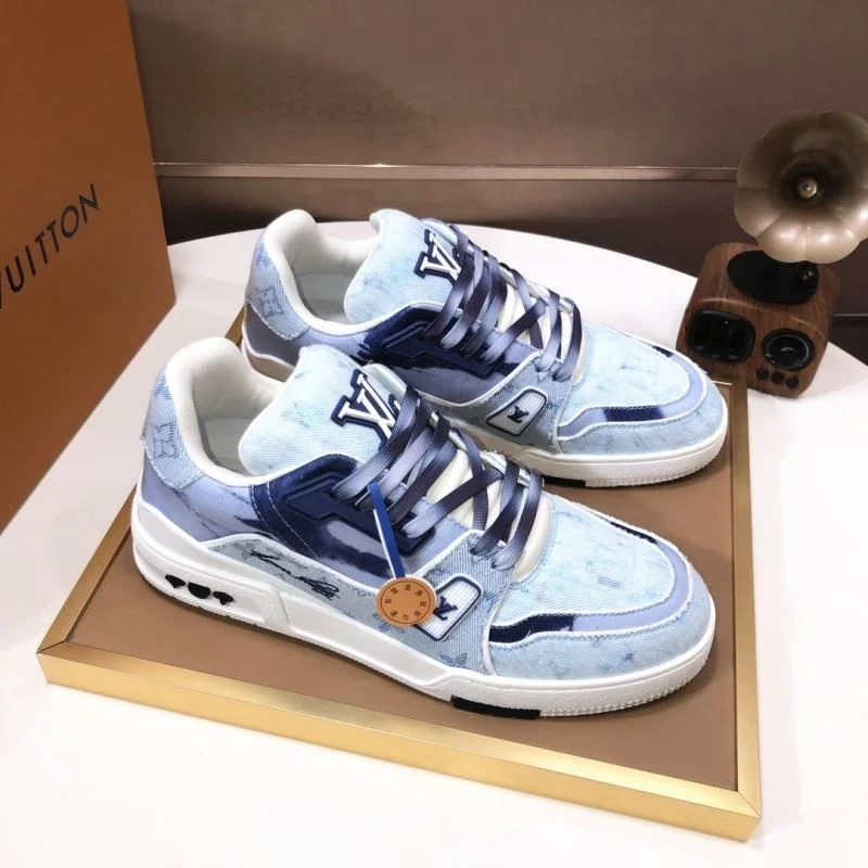 Timeless Louis Vuitton Trainer Sneaker 32528
